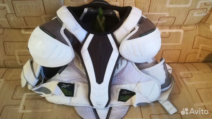 Нагрудник коньки Reebok 20k,jofa 6500,jofa 400