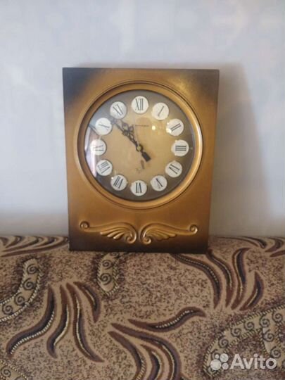 Часы электронные настенные СССР