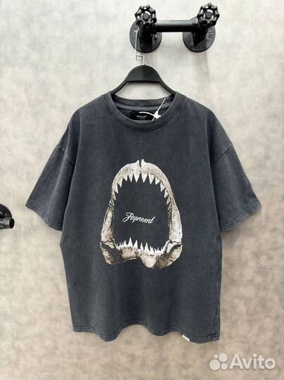 Футболка Represent