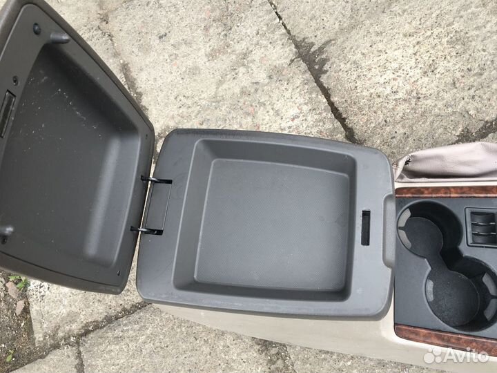 Подлокотник Kia Sorento 1