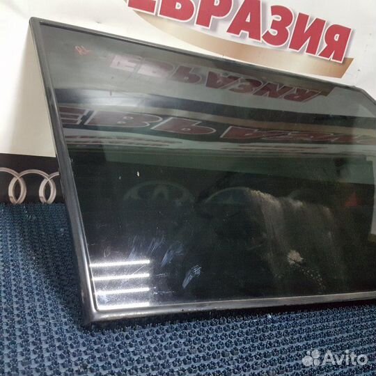 Стекло собачника заднее левое Mitsubishi Pajero