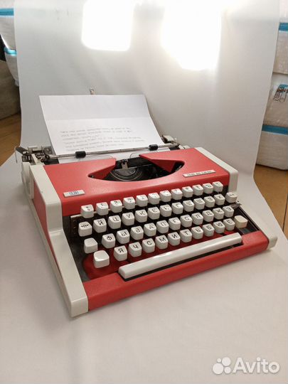 Обслуженная печатная машинка unis tbm de luxe
