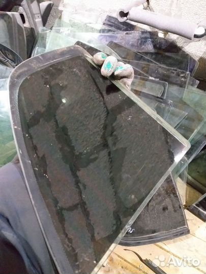 Правая форточка Skoda Superb 1