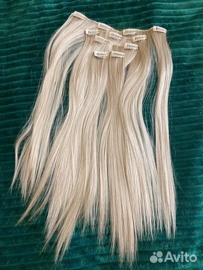 Волосы на заколках блонд