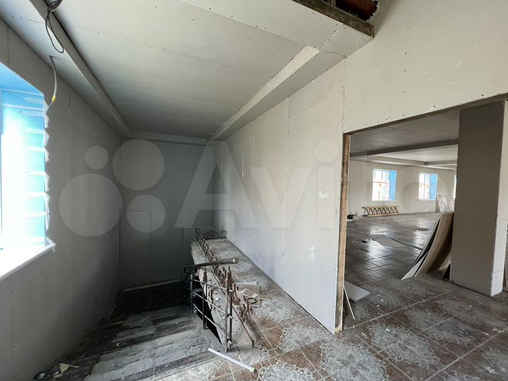 Здание, 900 м²