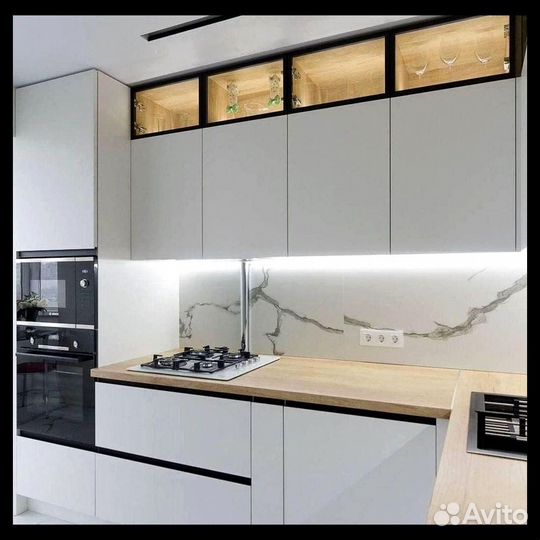 Экологичная кухня под потолок