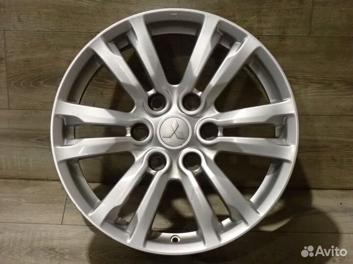Оригинальные диски R18 Mitsubishi Pajero 4