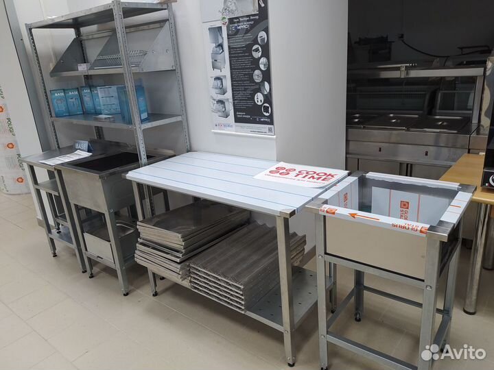 Полка для посуды, стол производственный