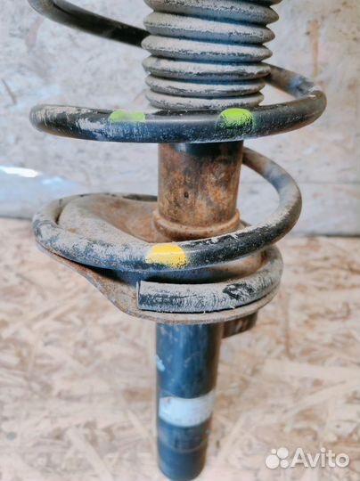 Амортизатор передний левый Peugeot 206