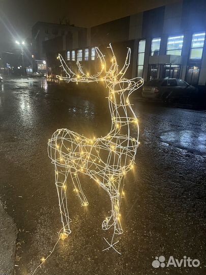 Новогодняя фигура гордый олень