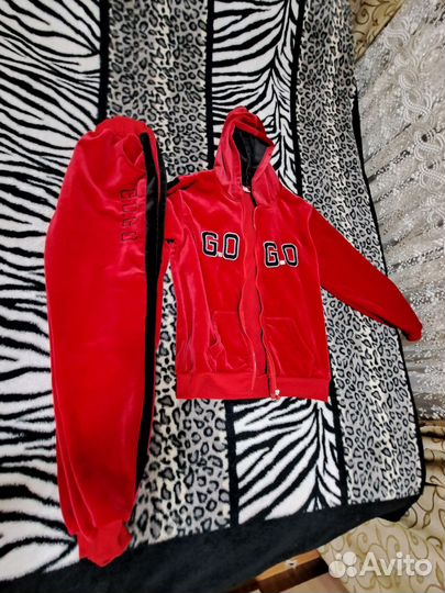 Велюровый спортивный костюм