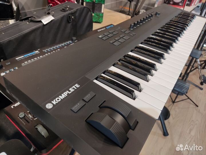 Midi-клавиатура NI Komplete Kontrol A61