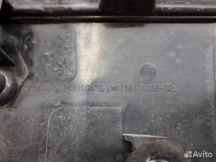 Накладка крышки багажника Mitsubishi Outlander 3