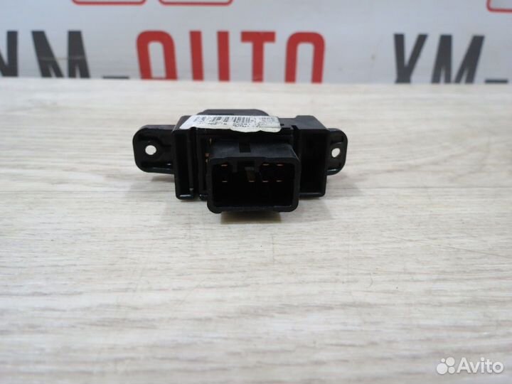 Кнопка стеклоподъемника задняя правая Hyundai Sola