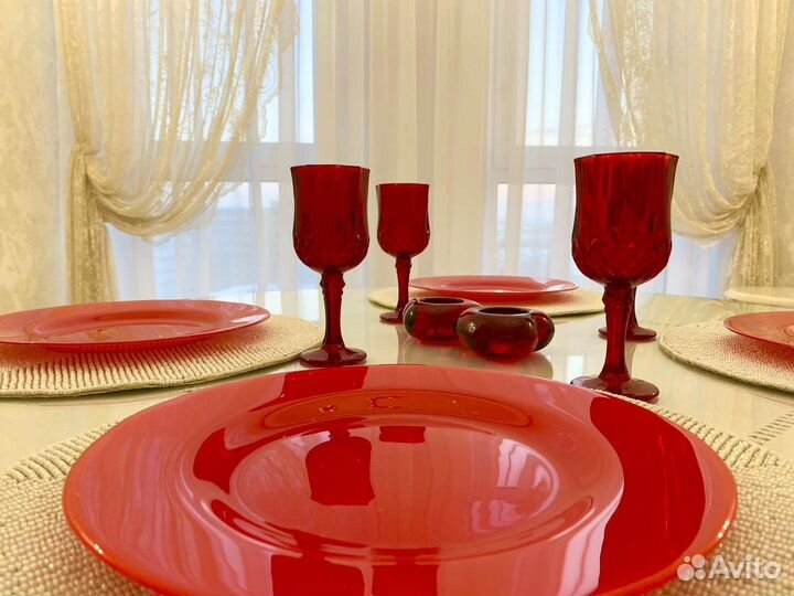 Посуда, красное стекло