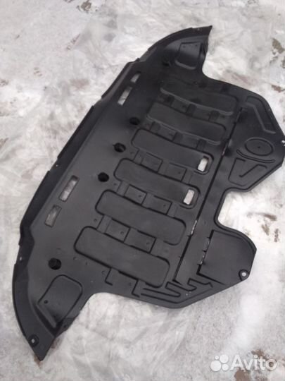 Hyundai ix35 Tucson пыльник двигателя