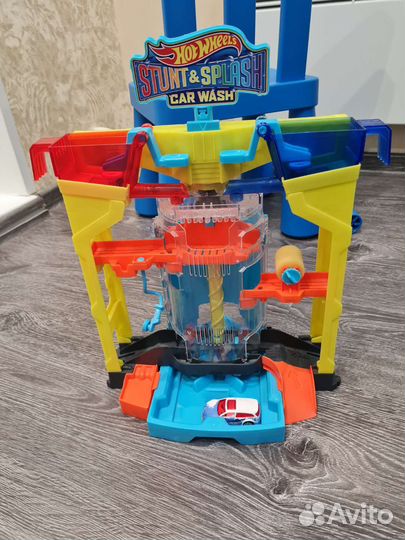 Трек Хот вилс автомойка