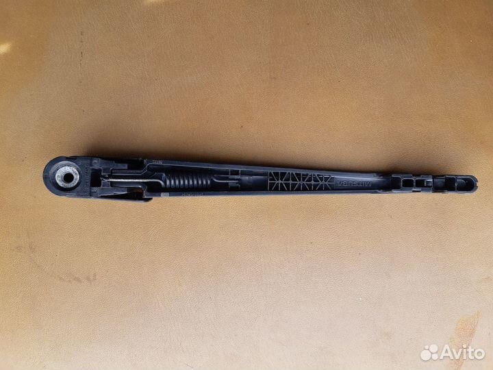 Поводок заднего стеклоочистителя