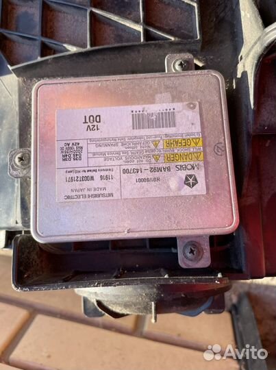 Фара головного освещения левая Chrysler 300C II