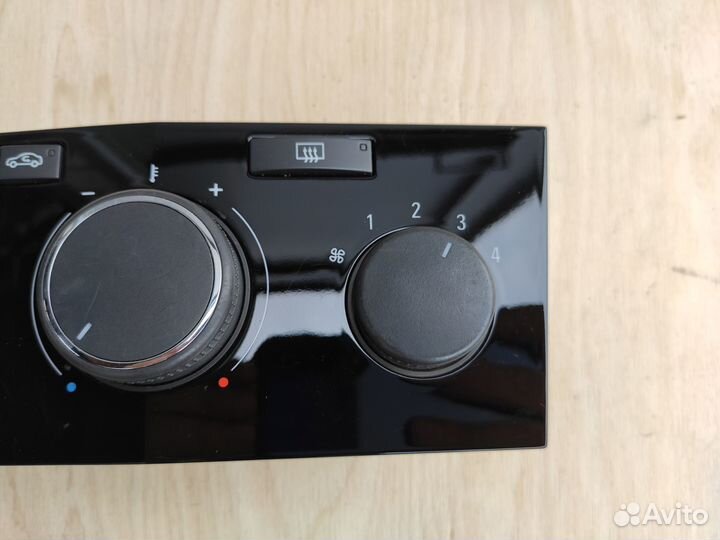 Блок управления климатом NC3 на Opel Astra H