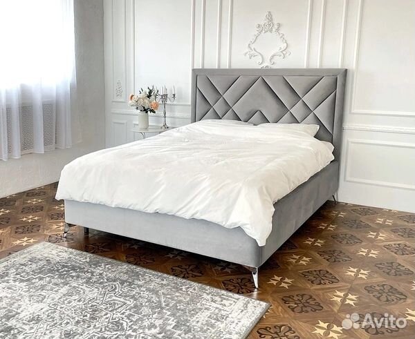 Кровать двуспальная с мягким изголовьем