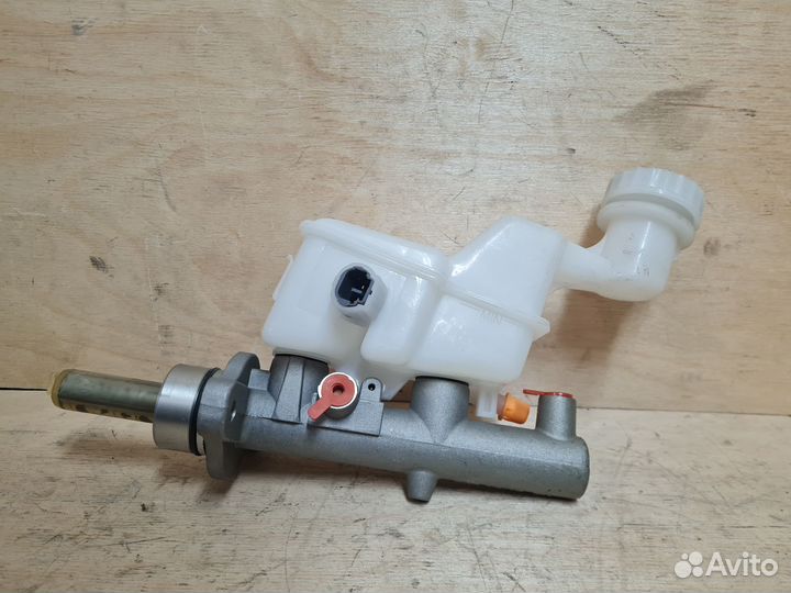 Цилиндр тормозной главный с бачком Lifan Solano