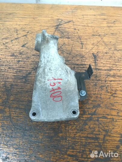 Кронштейн двигателя правый Mercedes E-Class W211