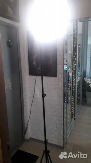 Штатив с лампой