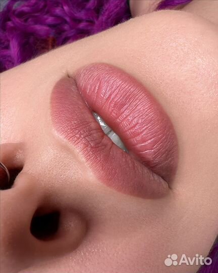 Перманентный макияж губ модель