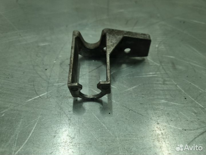 Держатель троса газа Volkswagen Golf 3