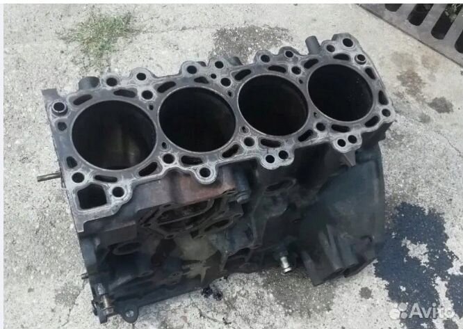 Блок с поршнями Ниссан Навара д22 133 лс 2005 год