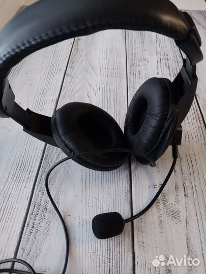 Проводные наушники с микрофоном