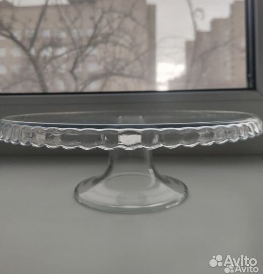 Тортница на ножке