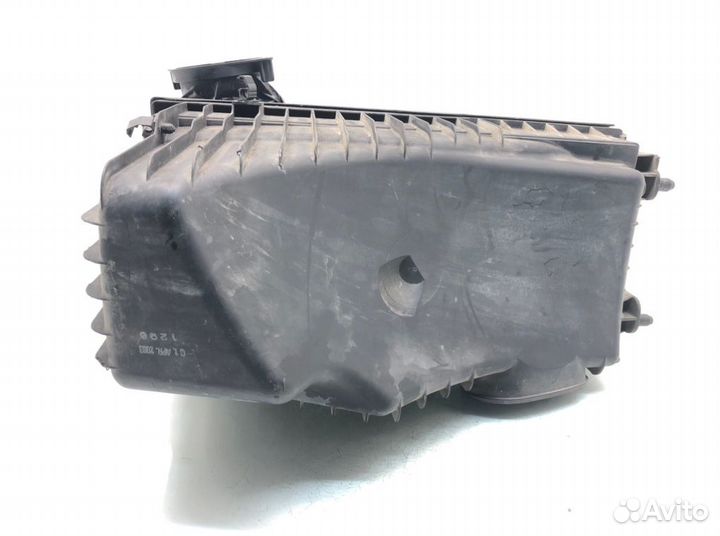 Корпус воздушного фильтра Volkswagen Touareg 4.2 I