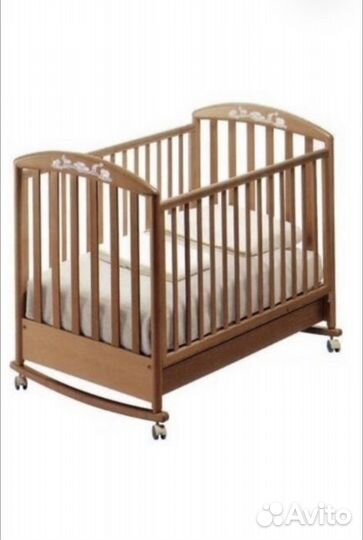 Детская кроватка с маятником Pali