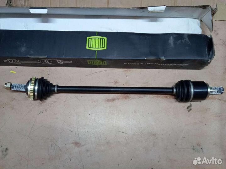 Привод колеса в сборе правый Калина(17579)