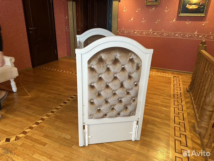 Детская кроватка с маятником и ящиком