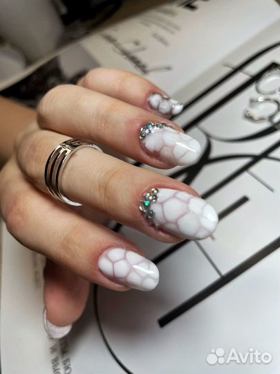 Модель на маникюр