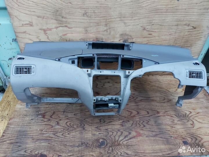 Панель передняя салона (торпедо) Toyota Prius