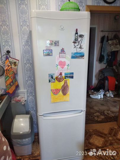 Холодильник indesit