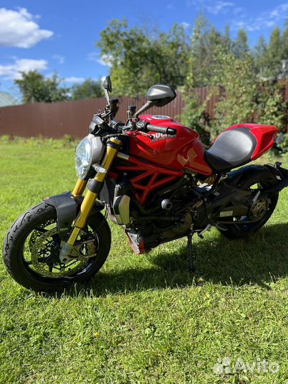 Ducati Monster 1200S