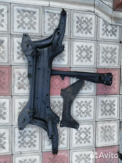 Подрамник передний lancer 10