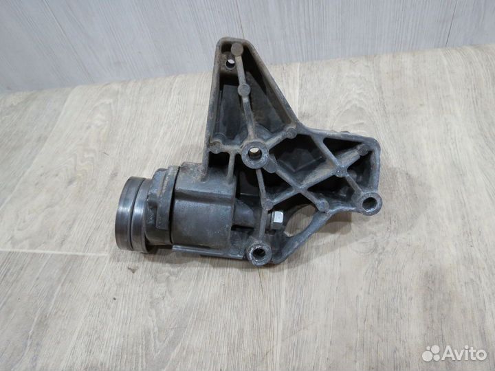 Кронштейн компрессора кондиционера Volkswagen Polo