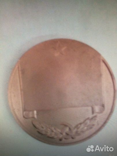 Настольная медаль в красном футляре