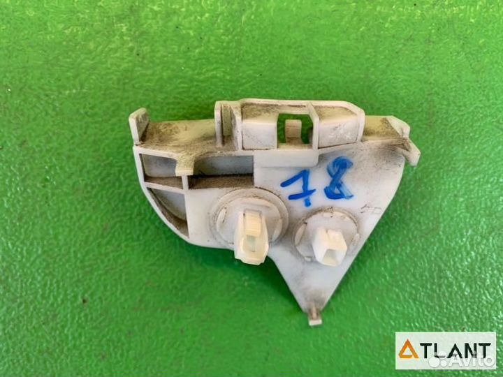 Крепление бампера задняя левая toyota aqua