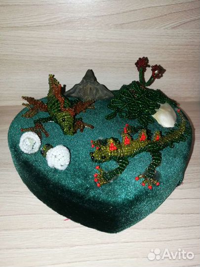 Поделки, композиции, изделия из Бисера