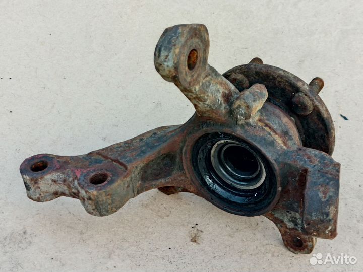 Кулак поворотный Toyota Carina E