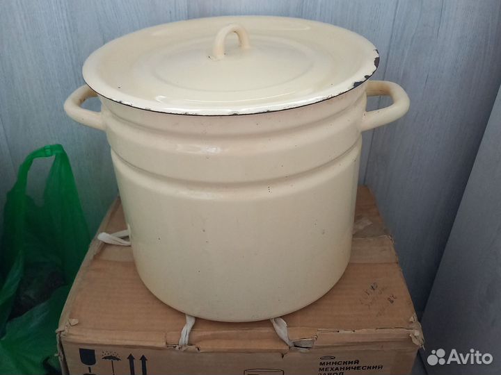 Кастрюля эмалированная