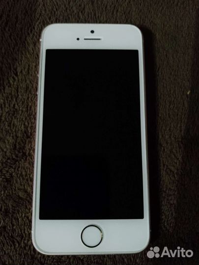 Телефон iPhone SE
