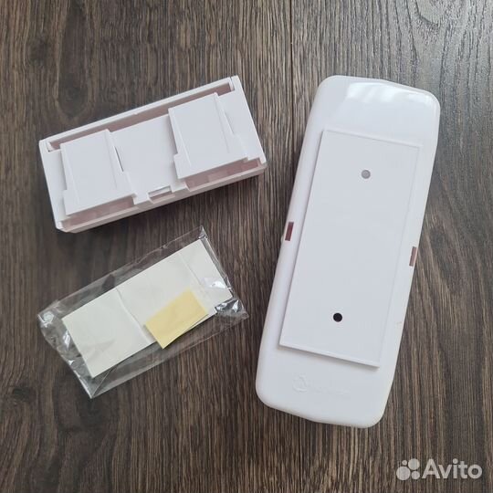 Дозатор для зубной пасты и держатель для щеток